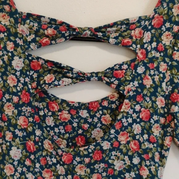 sound & matter | Vintage-inspired Floral short sleeve skater dress | Juniors S - Picture 5 of 6